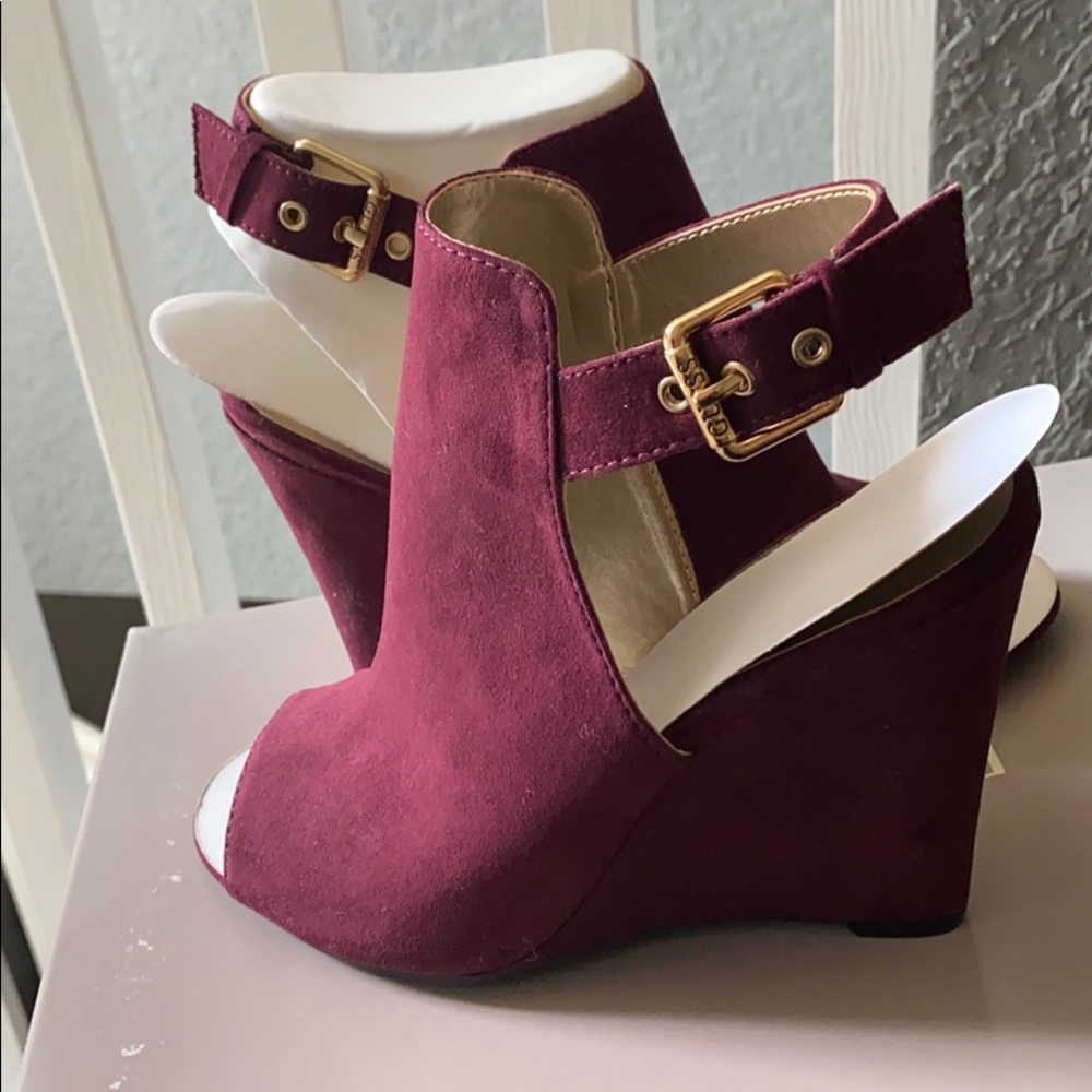 Guess wedges